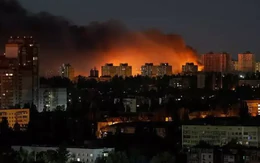 Tổng thống Ukraine cảnh báo Nga sắp tấn công quy mô lớn, nhiều tiếng nổ vang lên ở Kiev