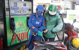 Doanh nghiệp tự quyết giá xăng dầu: Bộ Công Thương giám sát cách nào?