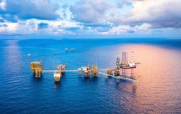 Giàn khoan sâu 3.000m của Việt Nam rung chuyển, mũi khoan chệch hướng bất ngờ báo trúng lớn, dòng dầu phun mạnh với lưu lượng 1.000tấn/ngày, công nghệ cao xuất hiện