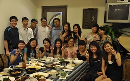 Họp lớp ở tuổi trung niên, tôi phát hiện không còn ai hỏi mức lương hay tài sản mà bắt đầu khoe 1 thứ "tiền không mua được"