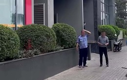 Thanh sắt từ tầng cao rơi trúng đầu nam bảo vệ ở Hà Nội: Hé lộ người làm rơi