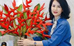 Chuối én đỏ được mệnh danh "bảo bối" phong thủy năm Hỏa: Đẹp ma mị, bền cả tháng, rước lộc "tiền đồ như gấm", ai nhìn cũng khen tấm tắc