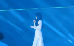 Nữ ca sĩ biểu diễn ở chương trình Bộ Quốc phòng: Hát hay xinh đẹp không thiếu thứ gì, ngày càng được công nhận thực lực