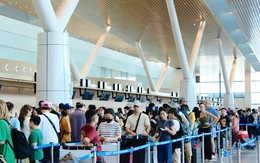 Khách qua sân bay Tân Sơn Nhất ngày 24 tháng Chạp vượt mọi dự báo