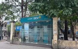 Không còn cảnh chen chân xếp hàng rút tiền trước Tết