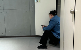 Nữ lao công 48 tuổi ngủ lại công ty suốt 1 tháng, sếp phát hiện, liền đưa 1 mảnh giấy khiến chị bật khóc