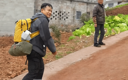 Chàng trai 9x đi bộ 1.400 km về quê đón Tết: 'Chân không còn là của mình' và cái kết làm cha già nức nở