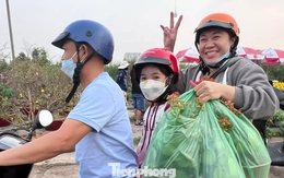 Giá rẻ khó tin: Hoa Tết chỉ 20.000 đồng/chậu ở TPHCM