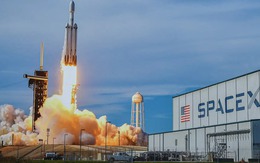 Bầu trời đang rực cháy: Sự thật đen tối về cơn mưa xác vệ tinh Starlink