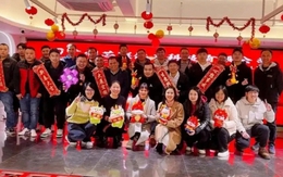 Ông chủ than nghèo, hủy thưởng Tết, 5 nhân viên bức xúc nghỉ việc: Ngày làm việc cuối cùng những người ở lại nhận 1 tin nhắn mà ngỡ ngàng