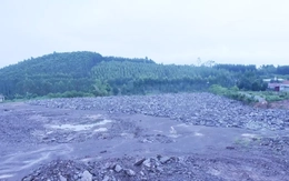 Khởi tố cựu cán bộ ‘ngó lơ’ vụ khai thác hơn 200.000m3 đất