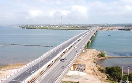 Hình ảnh khác lạ ở cầu Gianh cận Tết Bính Ngọ