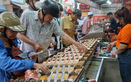 Người dân đổ xô mua vé số cầu may dịp Tết Nguyên đán 2026