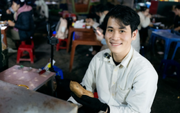 Sáng làm ngân hàng, tối bán khoai vỉa hè: Chàng trai 26 tuổi sống cùng lúc 2 cuộc đời ở Hà Nội