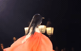 Ngắm mỹ nhân này như thấy cả biển xanh mây trắng nắng vàng: Hội tụ vẻ đẹp đất trời, đỉnh cao nhan sắc showbiz