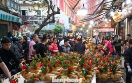 Chợ 'nhà giàu' Hàng Bè tấp nập ngày 29 tháng Chạp