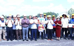 Chủ tịch UBND tỉnh Đồng Nai chúc tết công nhân thi công đường cao tốc Biên Hòa - Vũng Tàu