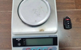 Khách mang 28,29g vàng đi bán, thấy chủ tiệm vàng cân lại chỉ được 22,44g liền báo cảnh sát, vạch trần hành vi trục lợi 127 triệu đồng