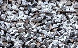 Tách khỏi lưới điện Nga, quốc gia EU chịu giá năng lượng cao giữa mùa đông lạnh bất thường, người dân cạn kiệt củi khô để sưởi ấm