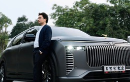 CEO GSM flex nhẹ Lạc Hồng 900 LX bản ghi xám cực lạ, 'vibe' chủ tịch ngập tràn: 'Tôi thay đổi để nhìn lực và trẻ trung hợp với độ tuổi 18+ của mình'