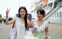 Tàu biển quốc tế chở gần 2.400 khách du lịch Quảng Ninh mùng 1 Tết