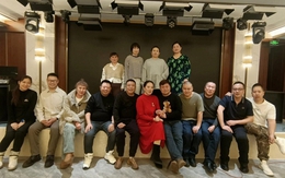 Họp lớp, người bạn giàu nhất âm thầm thanh toán hóa đơn 35 triệu đồng rồi về trước: Hôm sau ai cũng nhận được tin nhắn mà chết sững