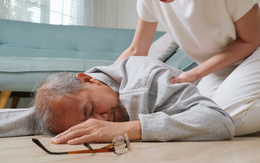 Ngày càng nhiều người bị đột quỵ, bác sĩ cảnh báo gấp: 3 thói quen này, dù khó đến đâu cũng phải thay đổi