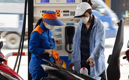 Giá xăng dầu dự báo giảm trong kỳ điều hành đầu tiên của năm Bính Ngọ