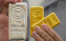 Giá vàng và bạc 'rơi tự do' chỉ trong 20 tiếng: Lộ 'cá mập' đứng sau khiến thị trường kim loại quý chao đảo, chứng kiến mức giảm chưa từng có