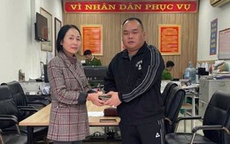 Phát hiện 2 cây vàng, 1 thẻ ngân hàng có 300 triệu đồng ngay trước cổng Công an tỉnh