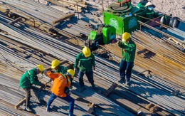 Công nhân bám công trường trọng điểm, làm việc xuyên Tết Bính Ngọ 2026