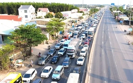 Quốc lộ 51 ùn ứ nghiêm trọng chiều mùng 5 Tết