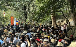 Cảnh tượng ngày Tết tại lễ hội "kéo dài lâu nhất" Việt Nam: Nhiều người không tin vào mắt mình