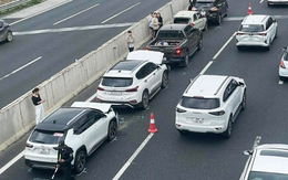 5 ô tô con 'dồn toa' trên cao tốc Hà Nội - Hải Phòng