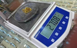 Khách mang 93,22g vàng đi bán, thấy chủ tiệm vàng cân lại chỉ được 84,47g liền báo cơ quan chức năng, vạch trần hành vi trục lợi 19 triệu đồng