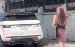 Mỹ nhân quay lưng bước đi để lộ suối tóc dưới nắng, netizen khen hết lời