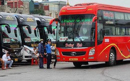 Giá vé xe, vé máy bay sau mồng 6 Tết thay đổi ra sao? Nhiều người bất ngờ khi tra lại