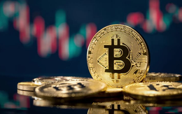 Bitcoin rơi thẳng đứng, thủng mốc 65.000 USD sau tuyên bố của ông Trump