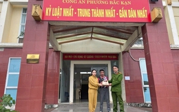 Phát hiện người bỏ quên cọc tiền 12 triệu đồng và 1,5 chỉ vàng ở phố đi bộ đúng mùng 3 Tết