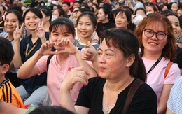 Choáng với "lộc" khai xuân: Nơi lì xì tiền trăm, nơi thưởng tới 16 tháng lương!