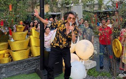 "Ông hoàng nhạc Việt" đình đám phải tạm đóng quán cafe sau nửa tháng khai trương