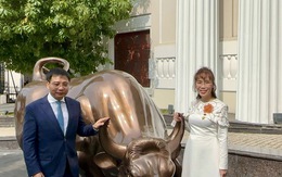 Tỉ phú Nguyễn Thị Phương Thảo xuất hiện tại lễ đánh cồng khai xuân chứng khoán