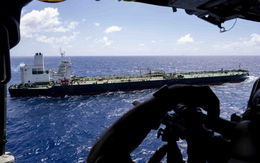 Truy đuổi xuyên Đại Tây Dương, Mỹ vừa chặn bắt một tàu chở dầu bất hợp pháp, hoạt động dưới tên giả