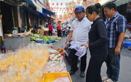 Thị trường hoa tươi, đồ cúng sôi động trước ngày vía Thần Tài