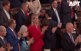 Một nghị sĩ Mỹ phải rời khỏi sự kiện Thông điệp Liên bang của Tổng thống Trump vì hành động này