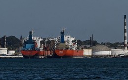 Mỹ bất ngờ nới lỏng lệnh hạn chế dầu mỏ với Cuba