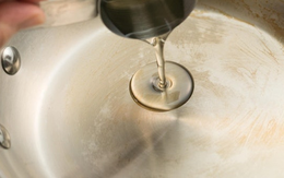 Nên làm nóng chảo trước hay cho dầu trước? Sai 1 bước có thể hỏng lớp chống dính, tăng nguy cơ tổn thương thực quản