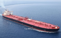 Đang trên đường chở dầu đến Cuba, tàu của một quốc gia ‘cứu tinh’ bất ngờ dừng giữa Đại Tây Dương