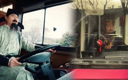 Tài xế xe buýt hóa thân thành Tần Thủy Hoàng, Lý Bạch để hút khách