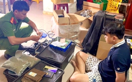 Khám xét căn phòng kín, bắt "ông trùm" Đỗ Hữu Duy và thu giữ toàn bộ tang vật